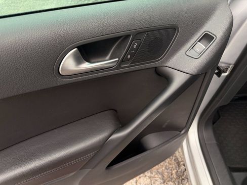 Used 2017 Volkswagen Tiguan Sport image 18