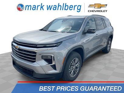 Used 2025 Chevrolet Traverse LT w/ Driver Confidence Package
