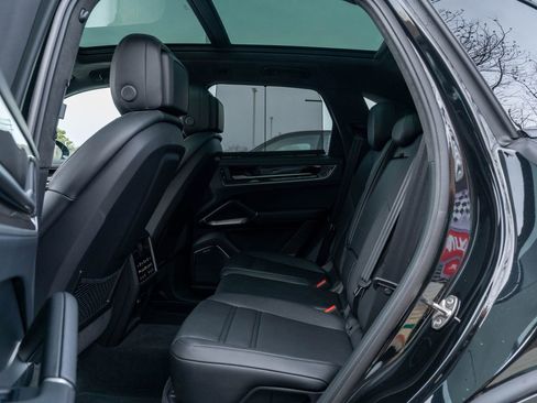 Certified 2025 Porsche Cayenne Turbo image 34