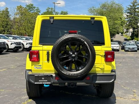 Used 2023 Jeep Wrangler Unlimited Sahara AWD/4WD image 3