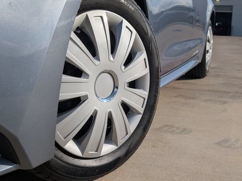 Used 2022 Toyota Corolla LE FWD image 2