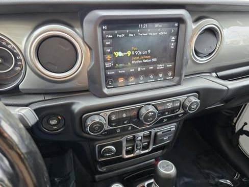 Used 2020 Jeep Wrangler Unlimited Sahara image 38