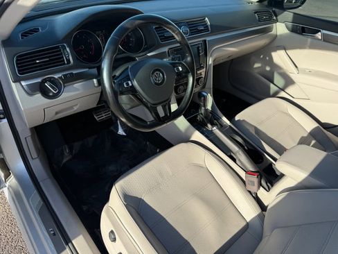 Used 2017 Volkswagen Passat 1.8T R-Line image 2