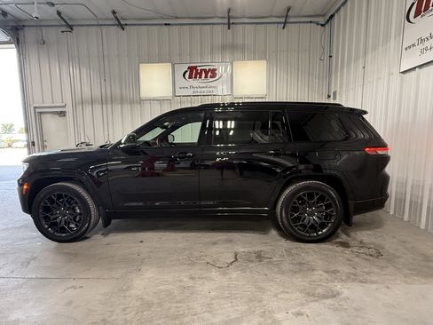 Used 2025 Jeep Grand Cherokee L Summit w/ Advanced Protech Group IV AWD/4WD image 16