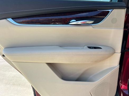 Used 2017 Cadillac XT5 Premium Luxury FWD image 19