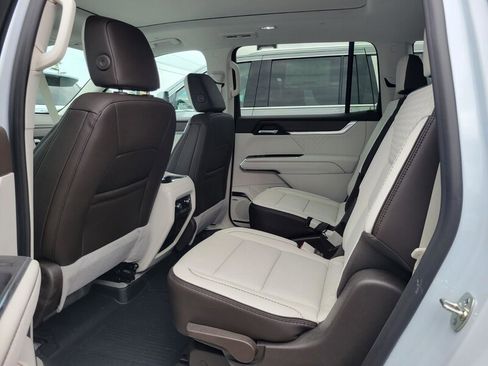 New 2026 GMC Acadia Denali w/ Super Cruise Package FWD image 30