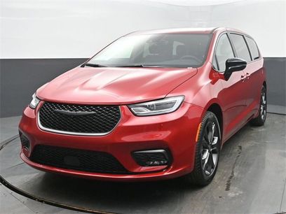 New 2026 Chrysler Pacifica Select