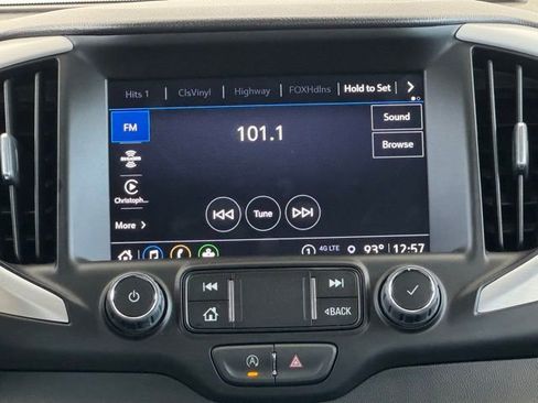 Used 2023 GMC Terrain SLT image 28