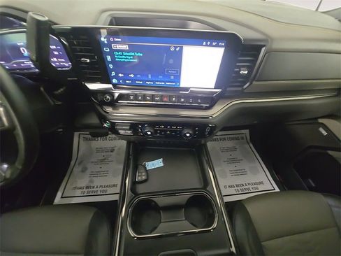 Used 2024 Chevrolet Silverado 2500 ZR2 w/ Technology Package image 11