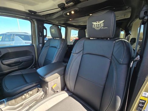 Used 2025 Jeep Wrangler Unlimited Rubicon AWD/4WD image 17