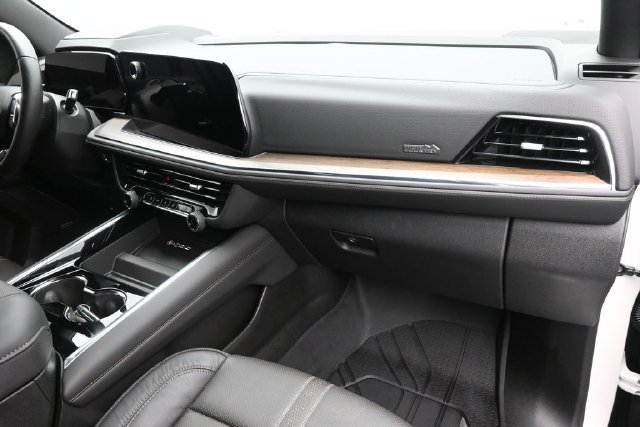 Used 2025 Chevrolet Tahoe High Country AWD/4WD image 37