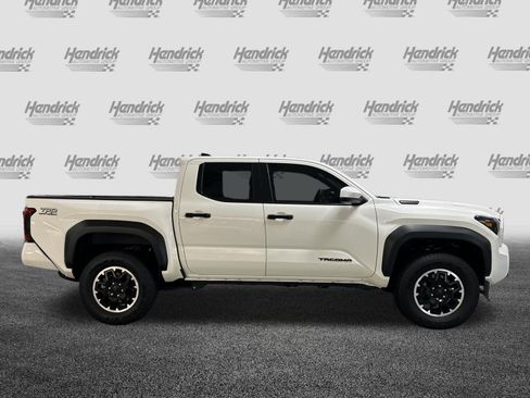 Used 2025 Toyota Tacoma TRD Off-Road AWD/4WD image 11