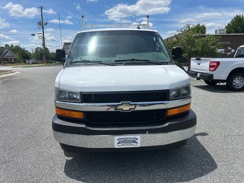 Used 2017 Chevrolet Express 2500 RWD image 4