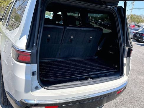 Used 2022 Jeep Wagoneer Series III AWD/4WD image 37