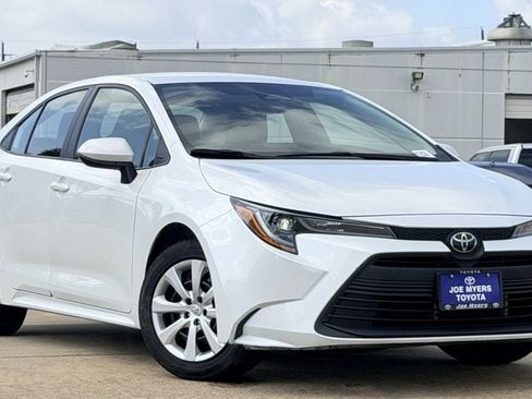 Used 2024 Toyota Corolla LE FWD image 2