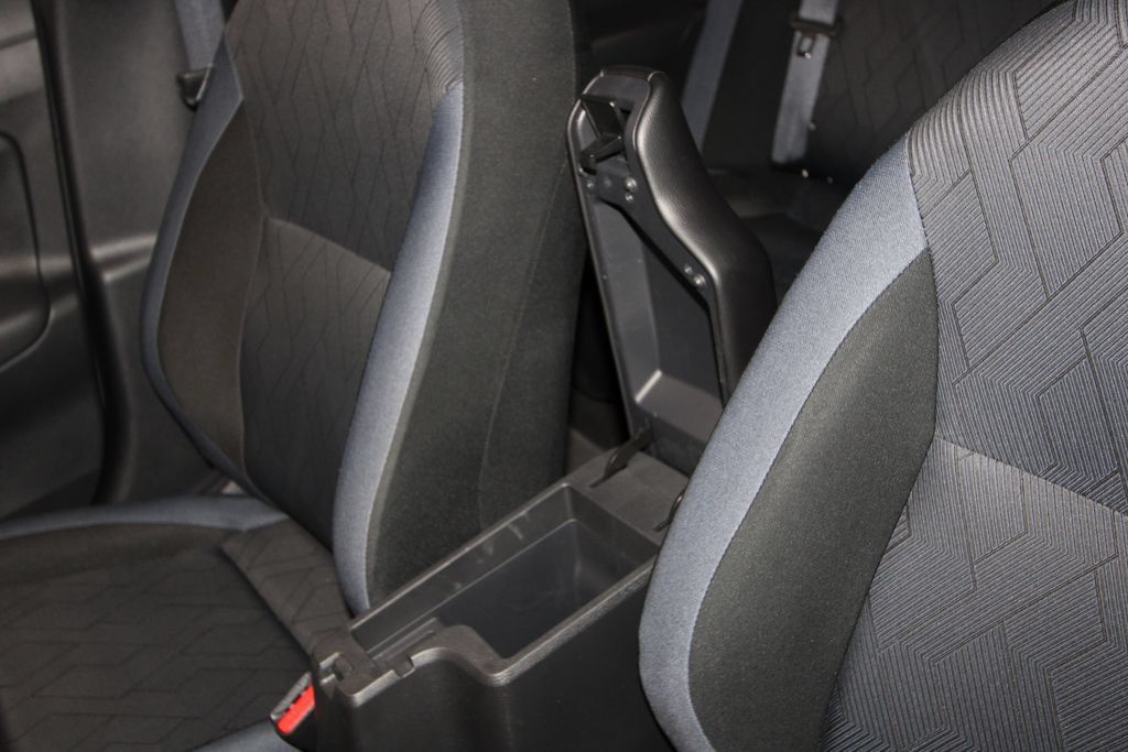 Used 2025 Nissan Versa SV FWD image 17