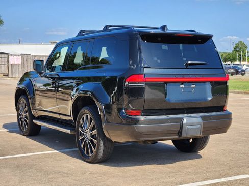Used 2024 Lexus GX 550 w/ Accessory Package (Z1) AWD/4WD image 4