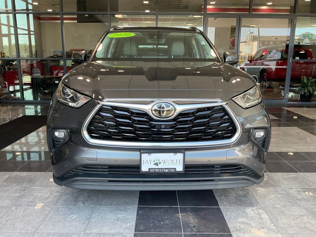 Used 2020 Toyota Highlander Limited w/ Protection Package #3 AWD/4WD image 2