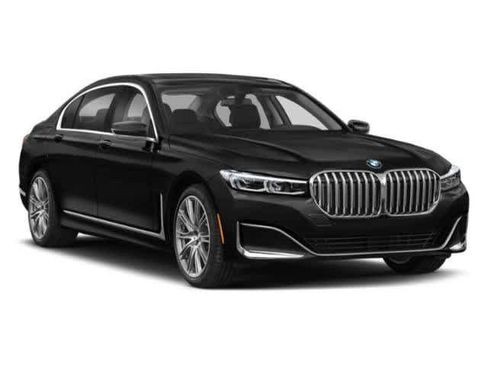 Used 2022 BMW 740i w/ M Sport Package RWD image 9