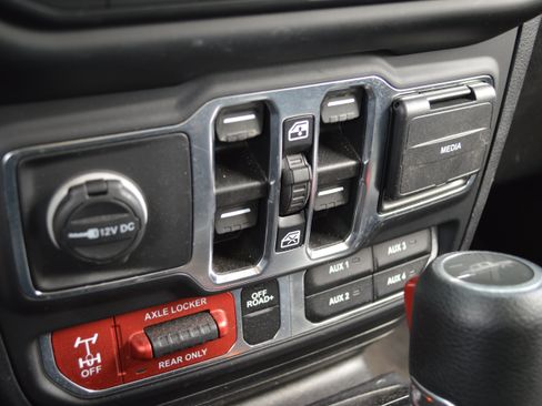 Used 2021 Jeep Gladiator Mojave AWD/4WD image 23