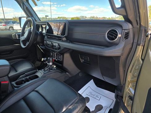 Used 2025 Jeep Gladiator Sport AWD/4WD image 10