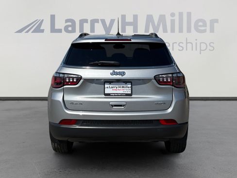 Used 2024 Jeep Compass Latitude AWD/4WD image 4