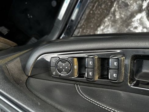 Used 2018 Ford Edge Titanium image 19