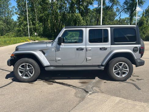 Used 2020 Jeep Wrangler Unlimited Sahara AWD/4WD image 2