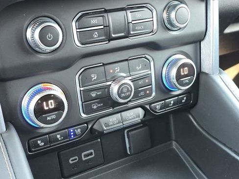 Used 2023 GMC Yukon SLT w/ SLT Premium Package image 37