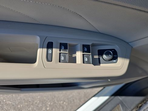 Used 2023 Volkswagen Atlas SE image 27