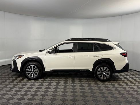 Used 2025 Subaru Outback Premium image 9