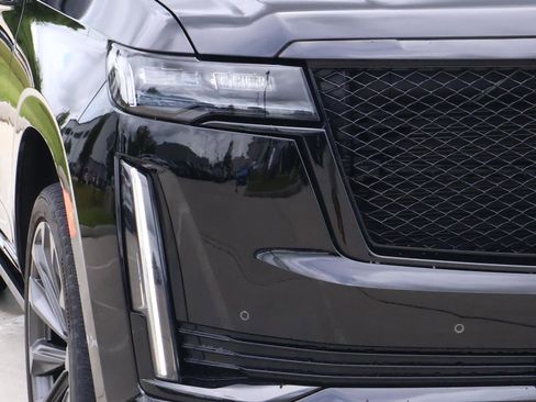 Used 2023 Cadillac Escalade Sport Platinum w/ LPO, ONYX Package AWD/4WD image 9