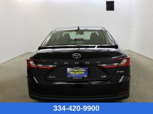 Used 2025 Toyota Camry LE image 3