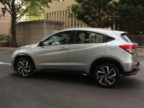 Used 2019 Honda HR-V Sport image 9
