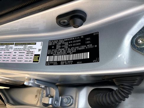 Used 2025 Toyota Corolla Cross XLE FWD image 37