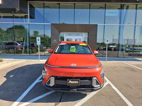 Certified 2024 Hyundai Kona SEL AWD/4WD image 8