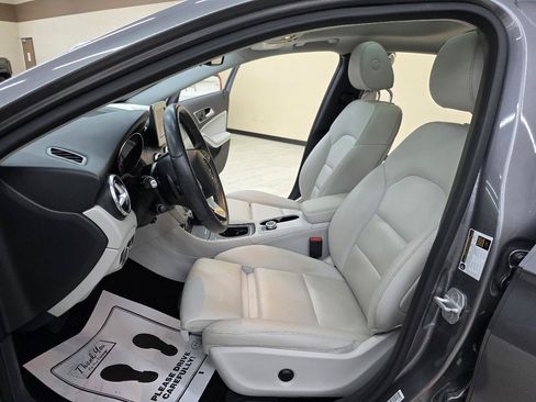 Used 2017 Mercedes-Benz GLA 250 w/ Premium Package image 19