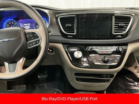 Used 2017 Chrysler Pacifica Limited w/ UConnect Theater Package image 29