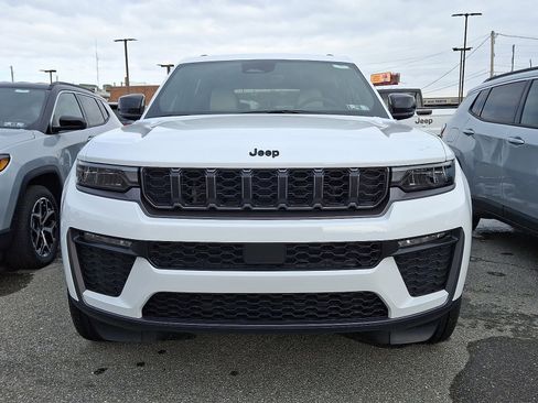 New 2026 Jeep Grand Cherokee Limited w/ Limited Altitude Package AWD/4WD image 2