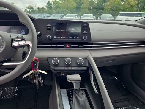 New 2026 Hyundai Elantra SE FWD image 20