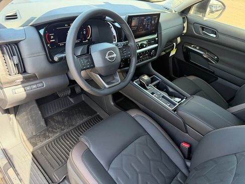 New 2026 Nissan Pathfinder Platinum FWD image 14