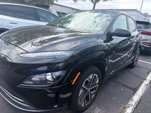 Used 2023 Hyundai Kona SE w/ Cargo Package FWD image 5