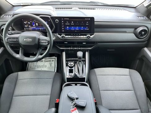 Used 2025 Chevrolet Colorado Trail Boss image 9