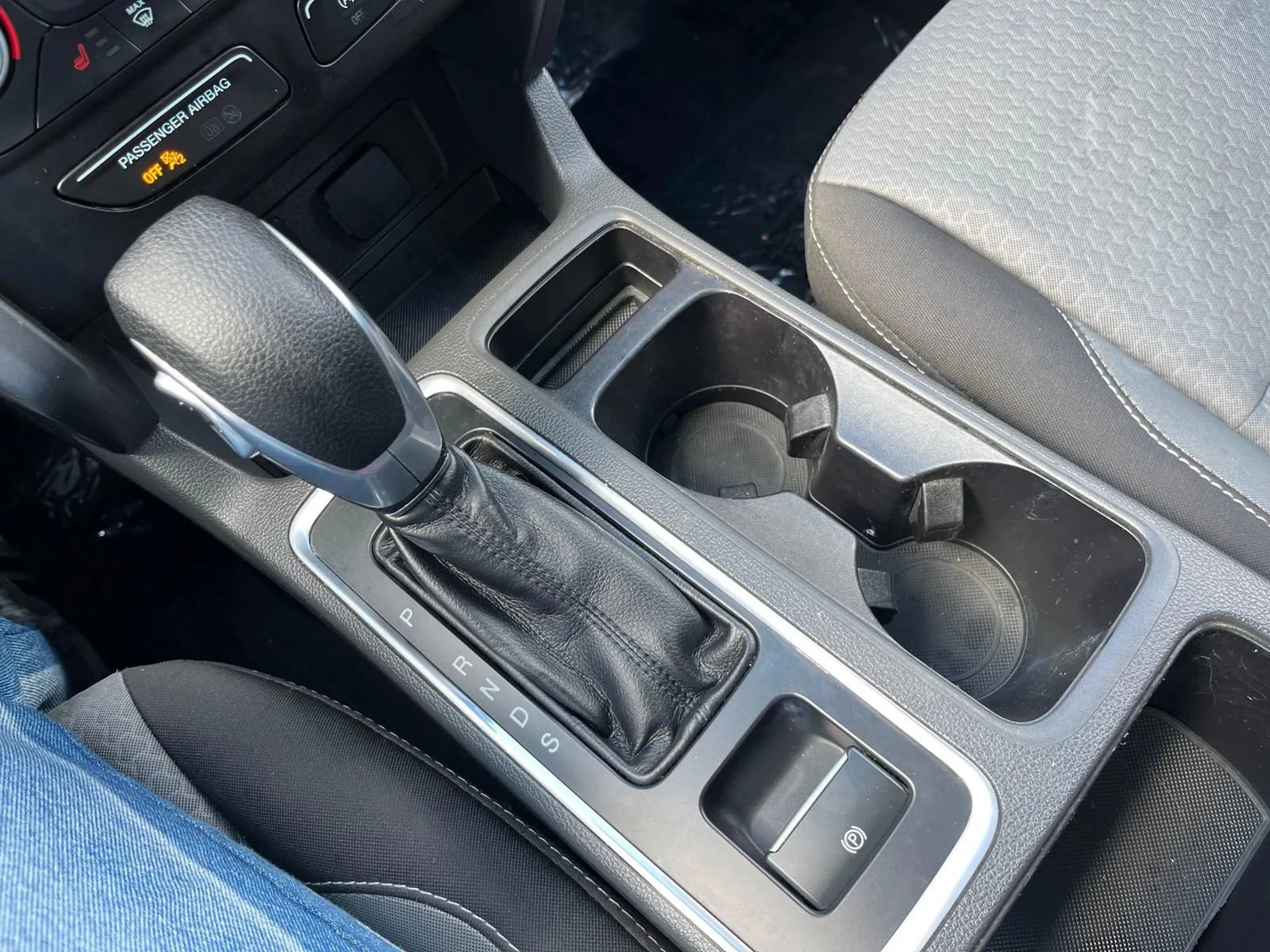 Used 2018 Ford Escape SE w/ SE Sync 3 Package AWD/4WD image 16