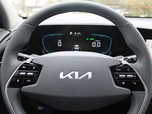 New 2026 Kia Niro EX FWD image 28