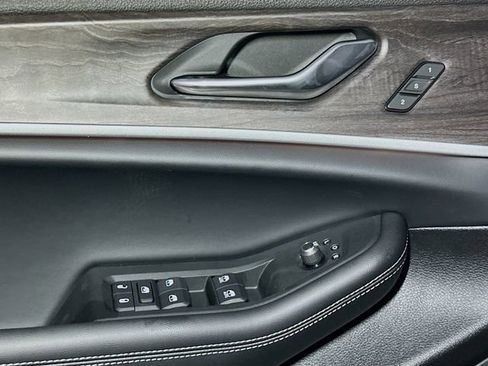 New 2025 Jeep Grand Cherokee L Limited w/ Luxury Tech Group II image 12