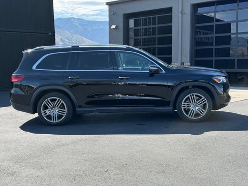 Used 2024 Mercedes-Benz GLS 450 4MATIC image 3