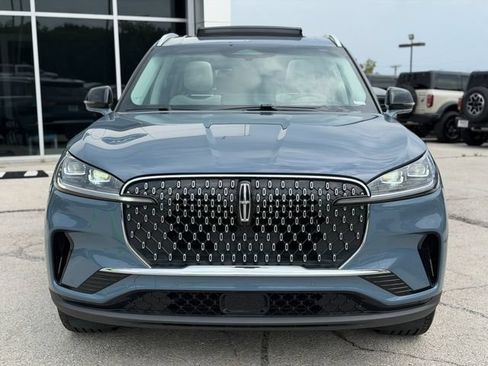 Used 2025 Lincoln Aviator Reserve w/ Equipment Group 201A AWD/4WD image 2