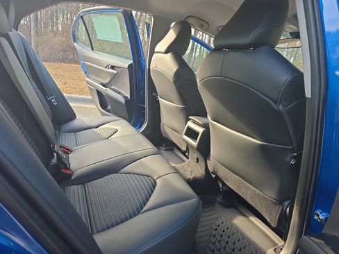 Used 2020 Toyota Camry SE image 11