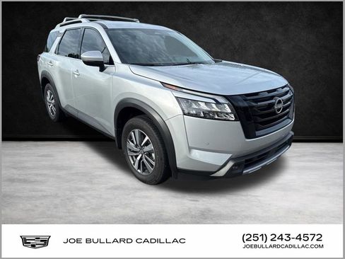 Used 2025 Nissan Pathfinder SL w/ Black Appearance Package FWD image 1